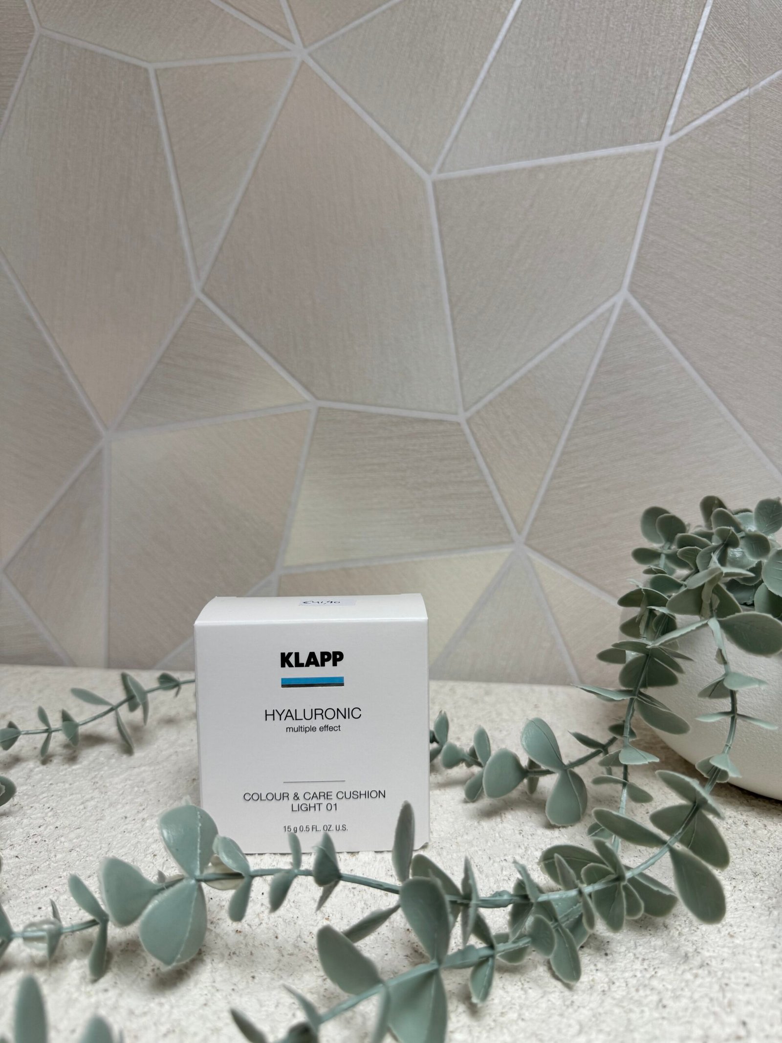 Hyaluronic Multiple Effect Colour & Care Cushion Light 01